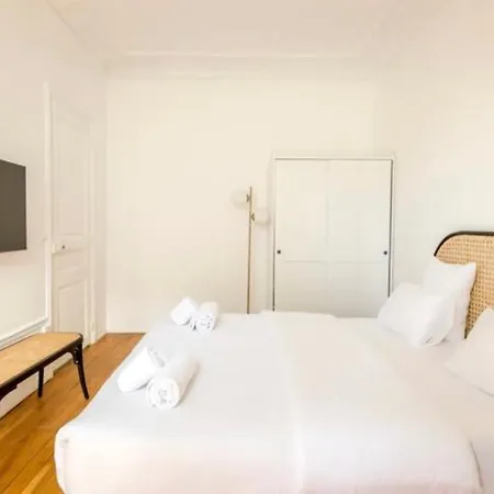 Luxury Suites Tour Eiffel View * Paris