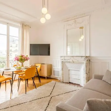 Luxury Suites Tour Eiffel View