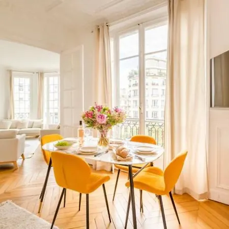 Luxury Suites Tour Eiffel View Bed & Breakfast Paris