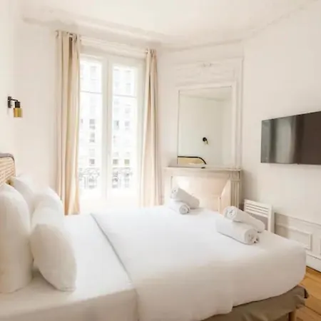 Luxury Suites Tour Eiffel View Bed & Breakfast