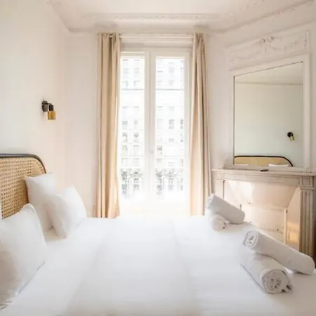 Luxury Suites Tour Eiffel View